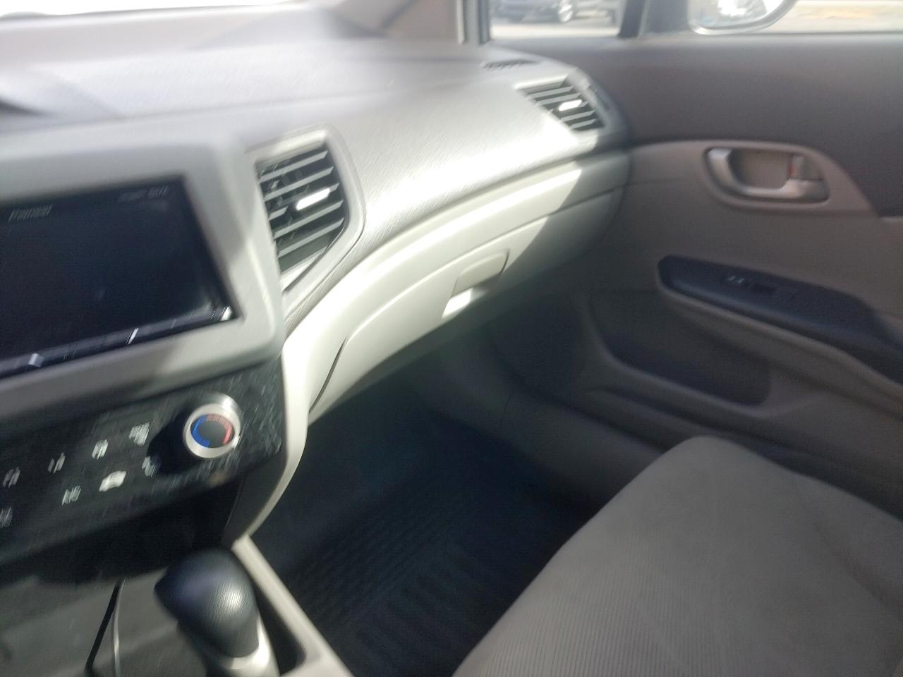 Honda Civic LX Sedan 5-Speed AT 2012