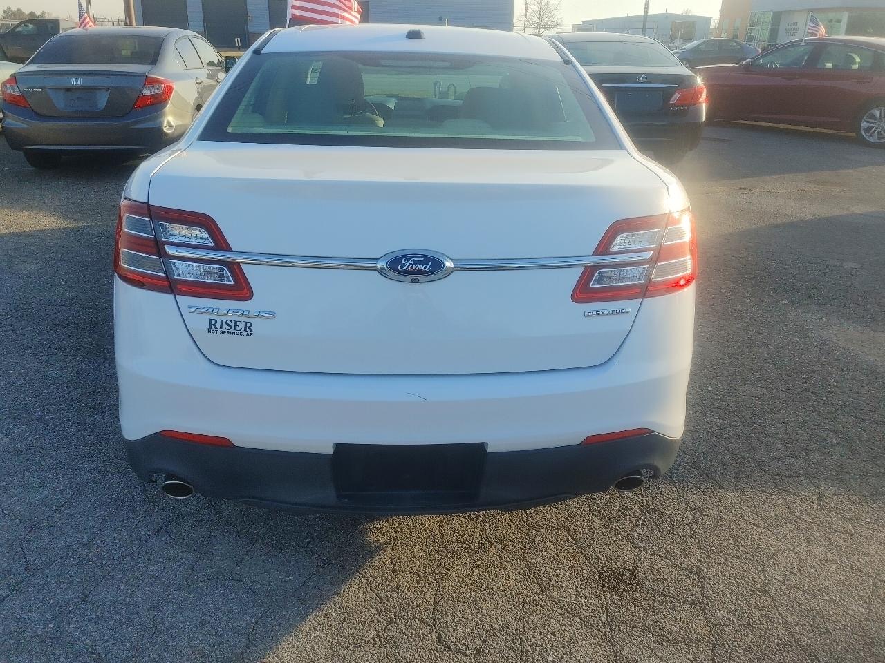 Ford Taurus SE FWD 2015