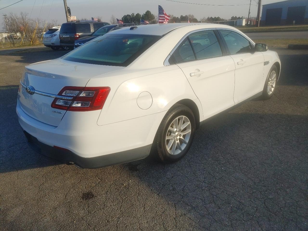 Ford Taurus SE FWD 2015