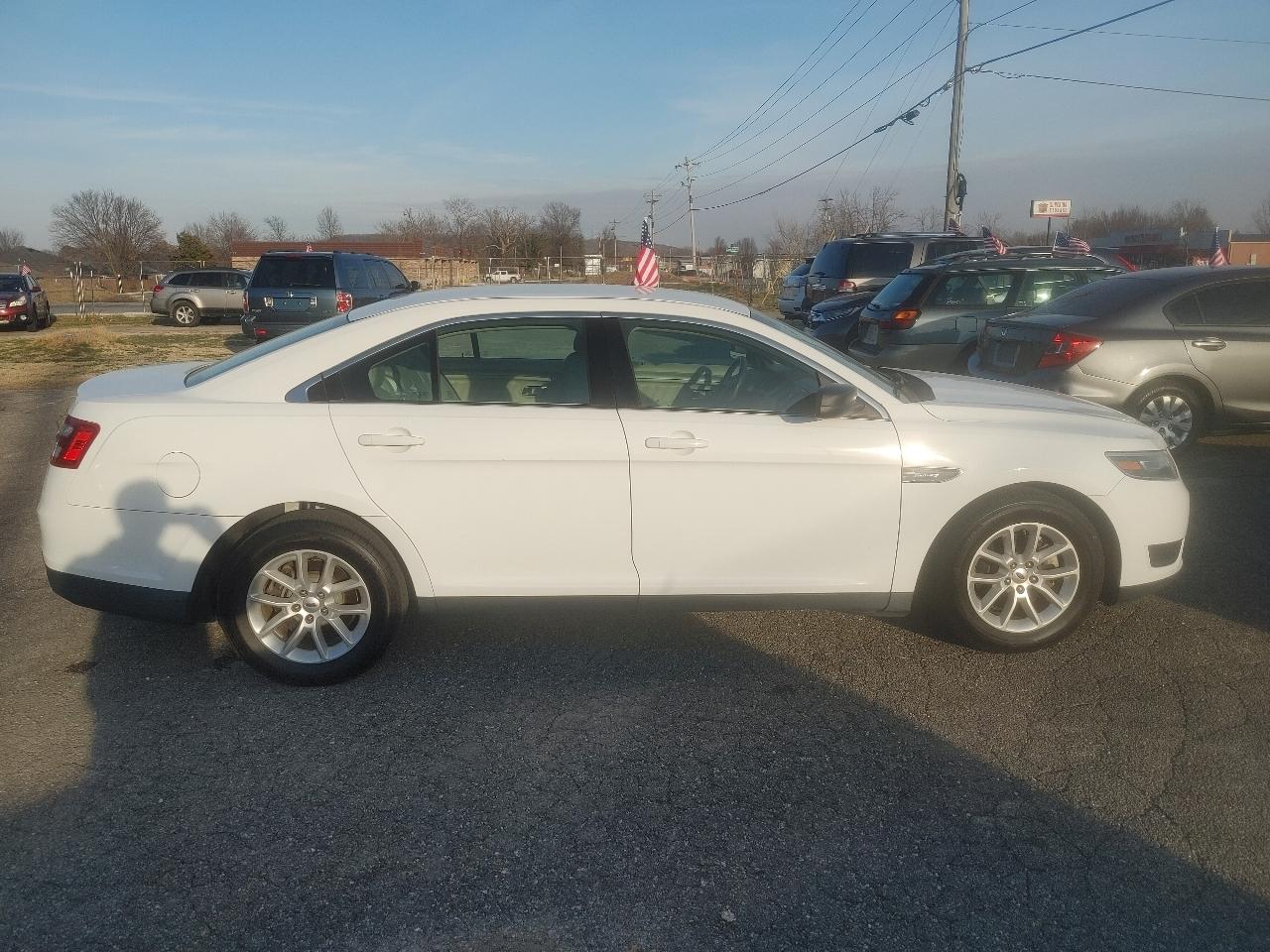 Ford Taurus SE FWD 2015