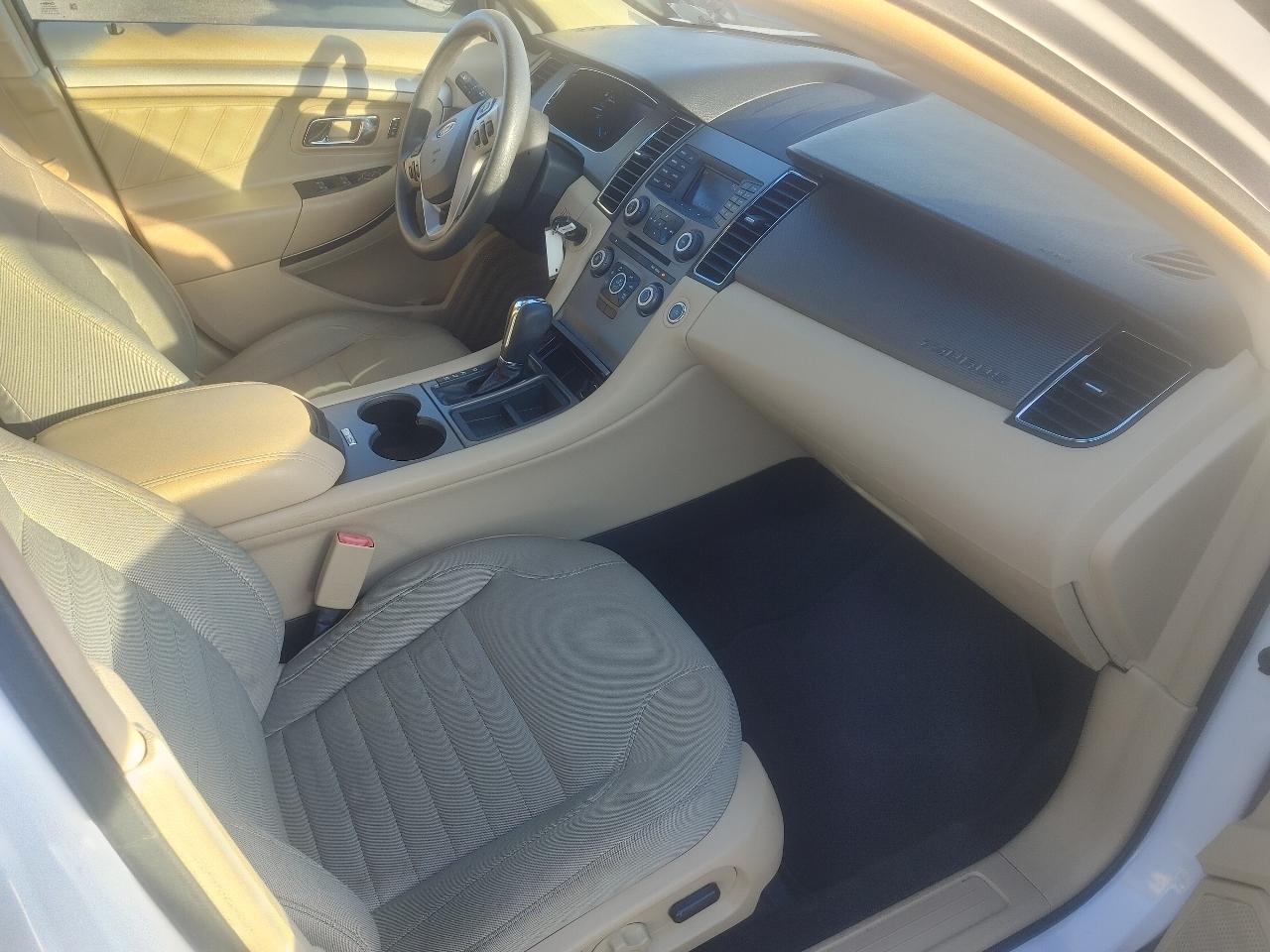 Ford Taurus SE FWD 2015