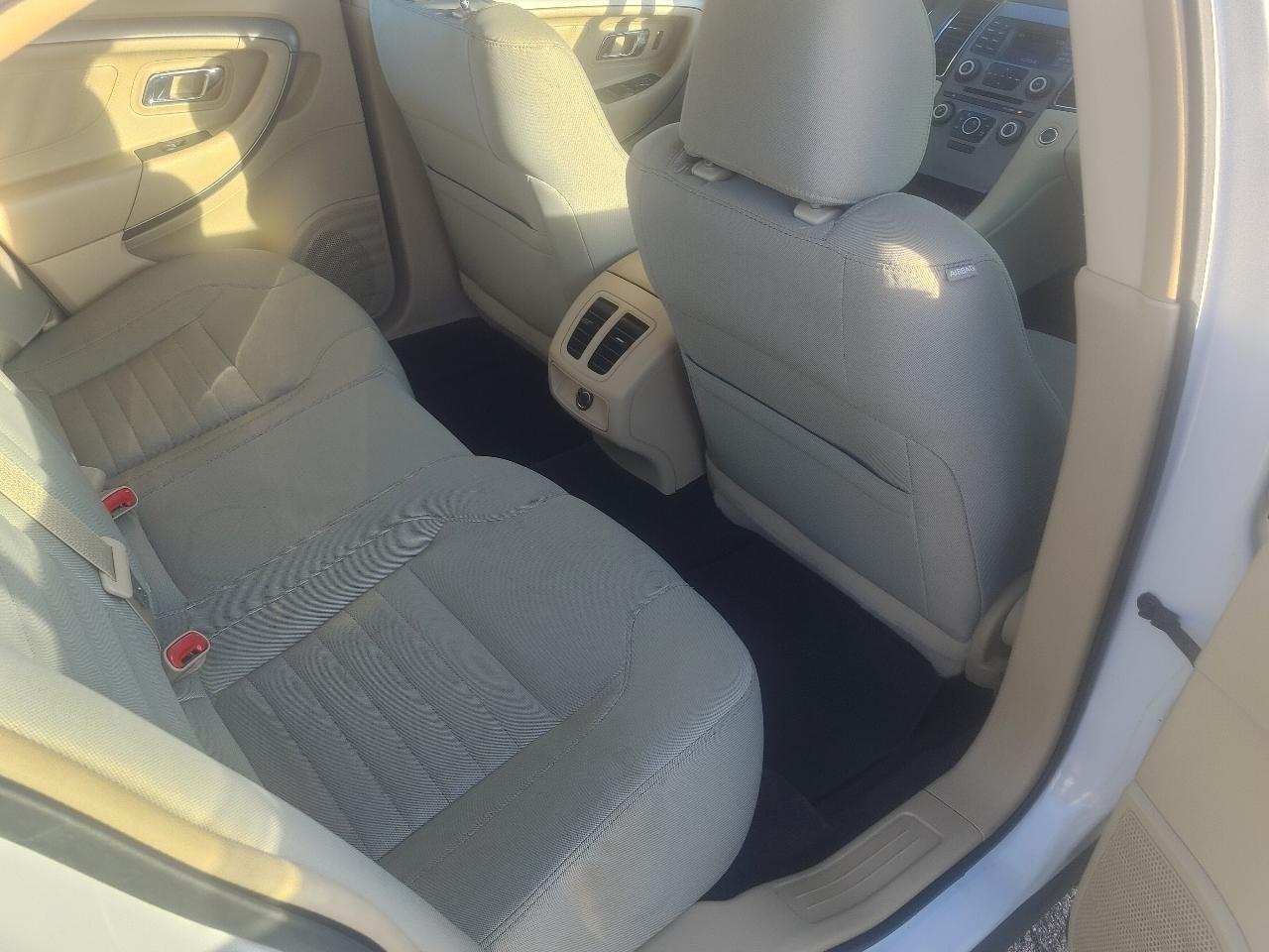 Ford Taurus SE FWD 2015