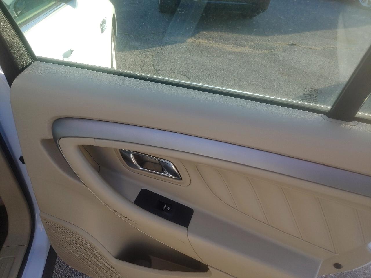 Ford Taurus SE FWD 2015