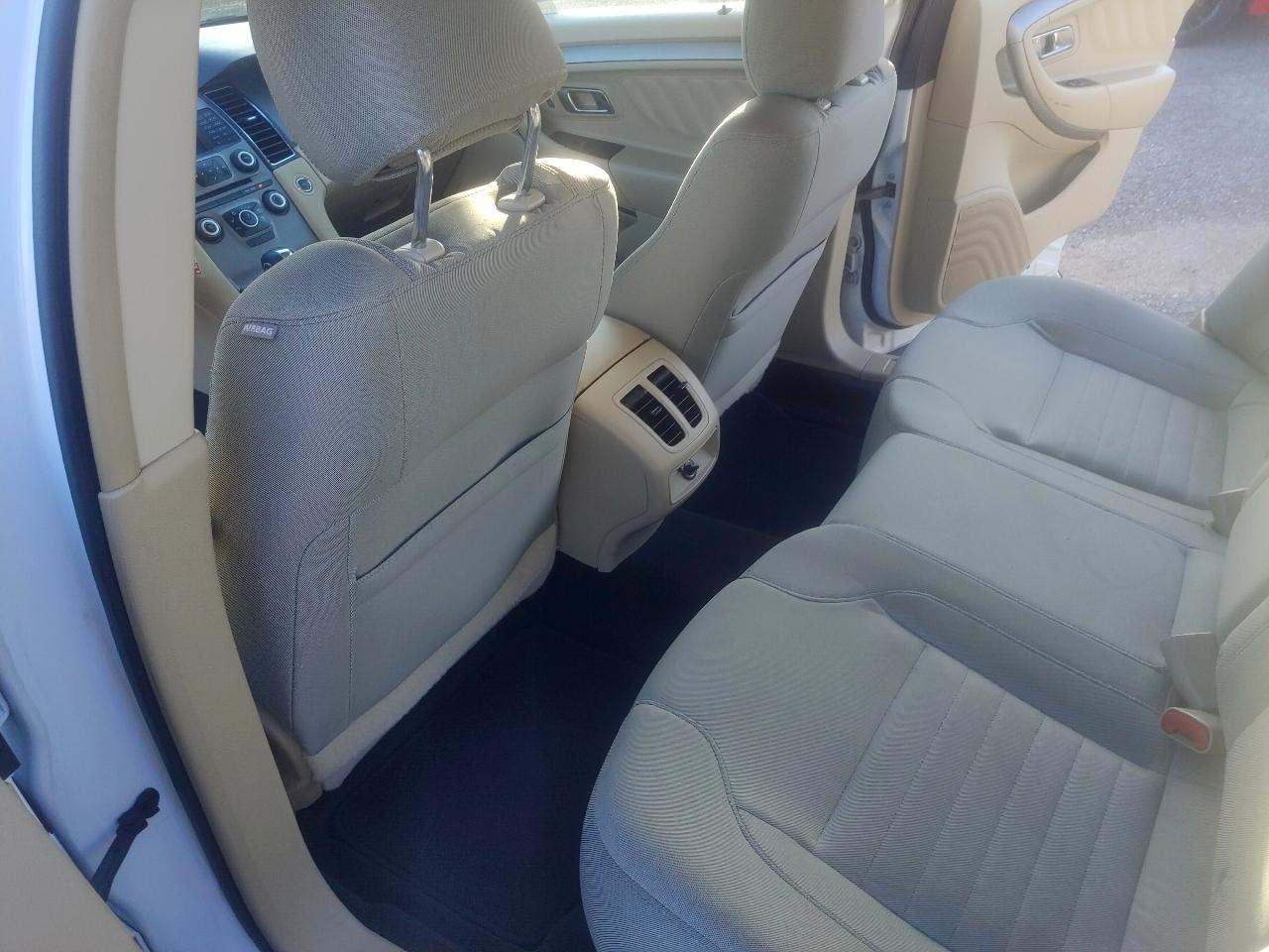 Ford Taurus SE FWD 2015