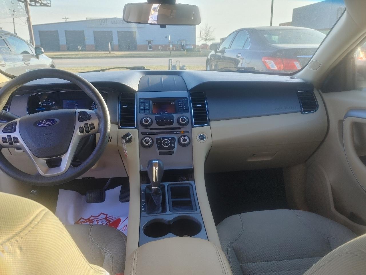 Ford Taurus SE FWD 2015