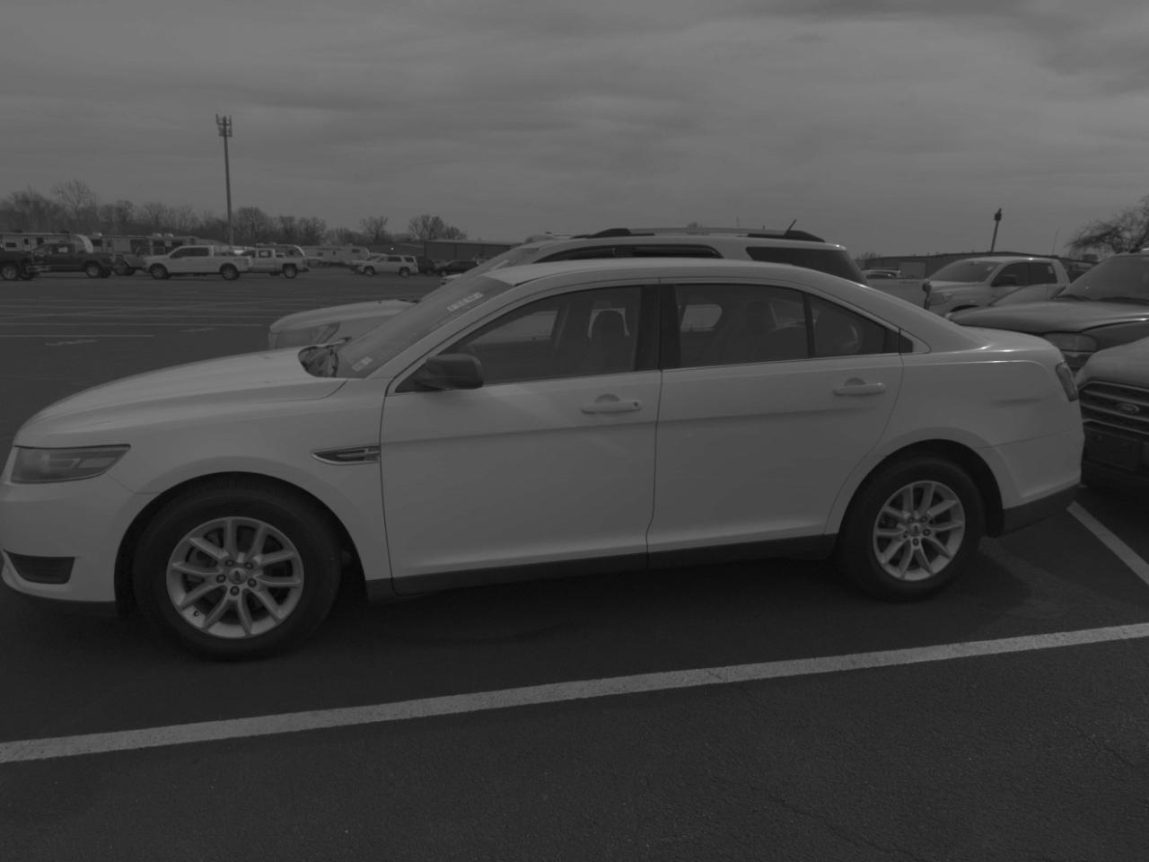 Ford Taurus SE FWD 2015