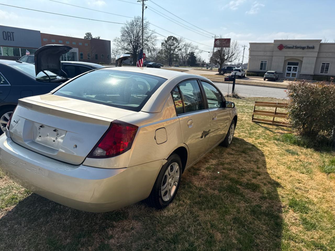 Saturn ION 4dr Sdn Auto ION 2 2004
