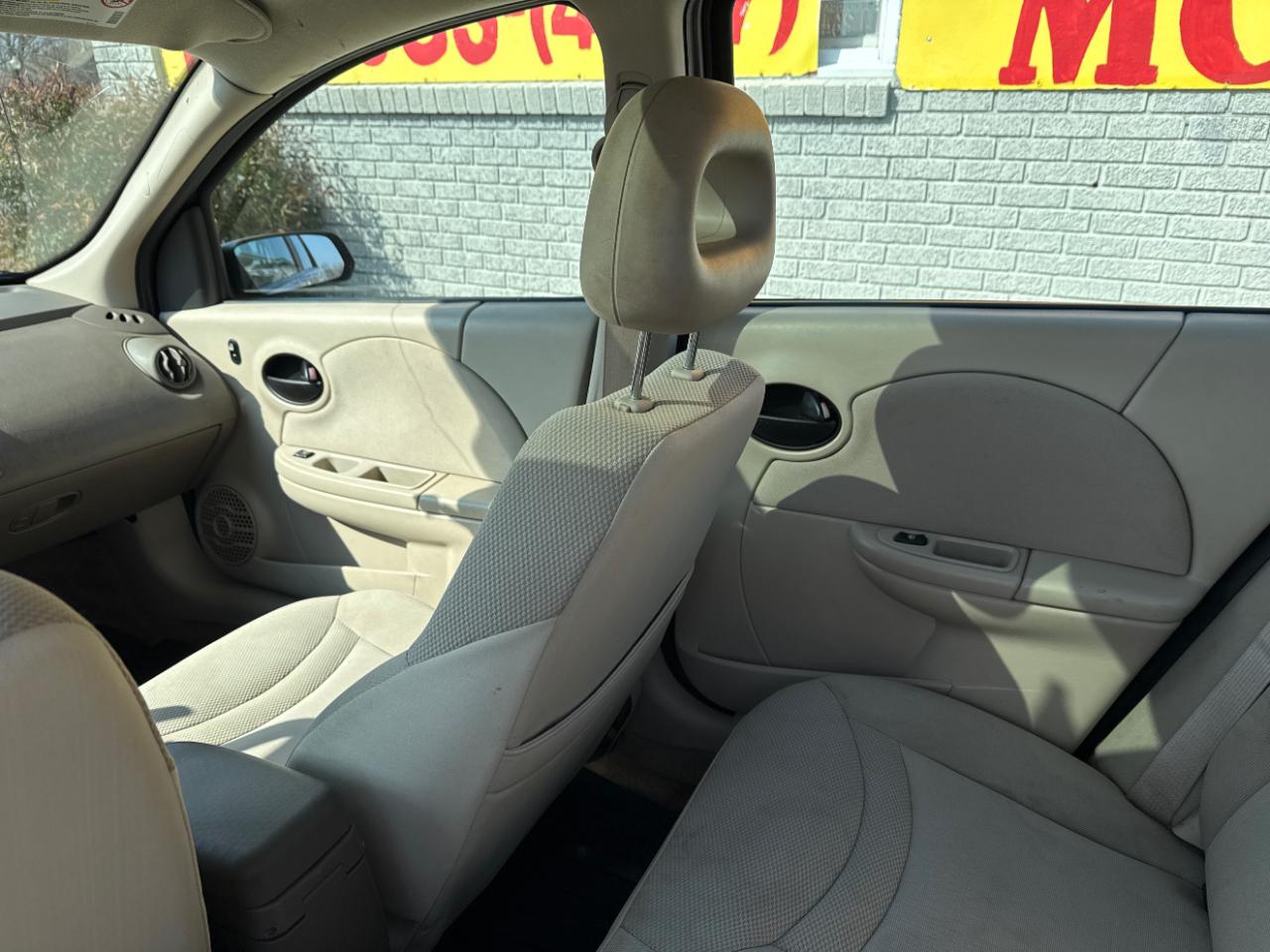 Saturn ION 4dr Sdn Auto ION 2 2004