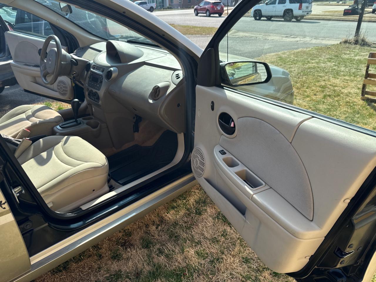 Saturn ION 4dr Sdn Auto ION 2 2004