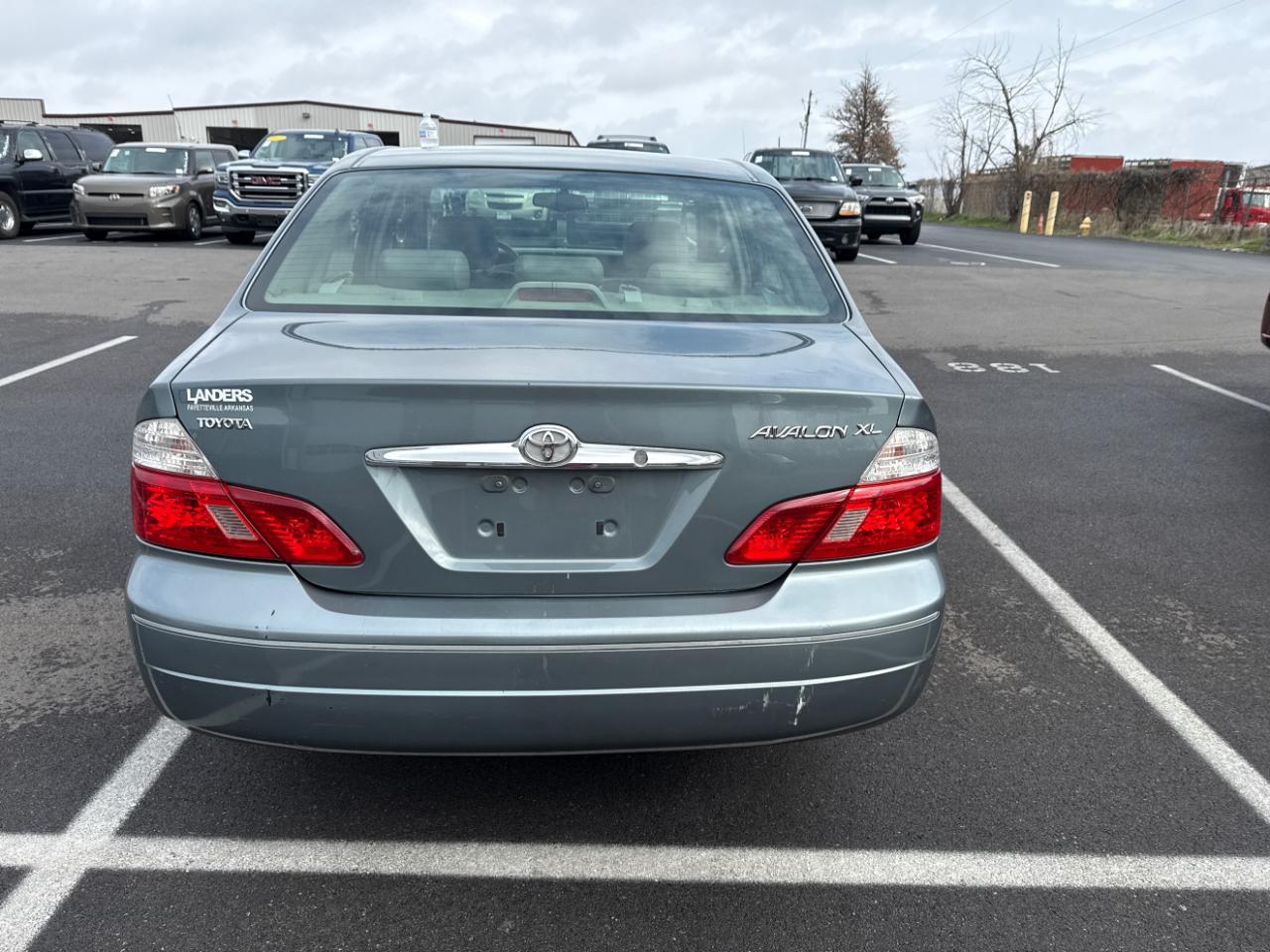 Toyota Avalon XL 2004
