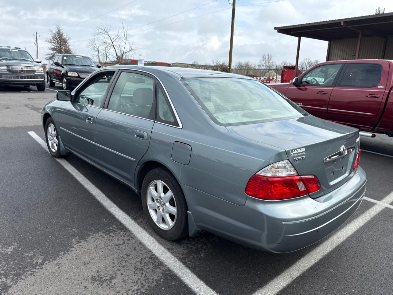 Toyota Avalon XL 2004