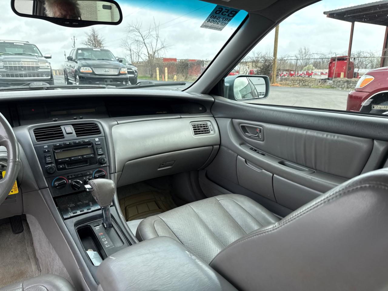 Toyota Avalon XL 2004