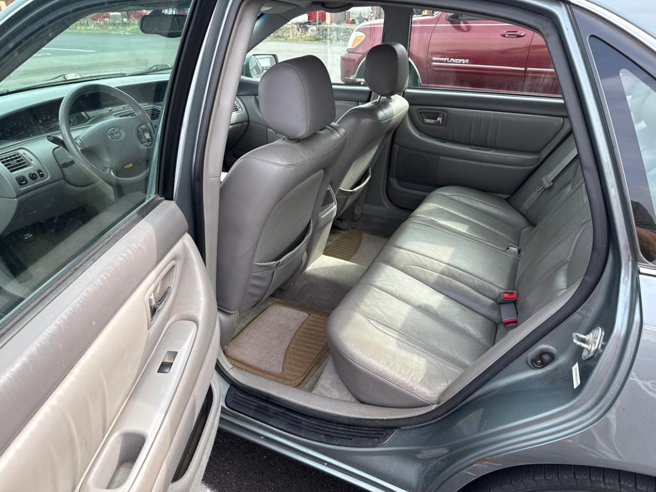 Toyota Avalon XL 2004