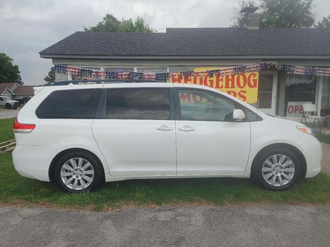 Toyota Sienna Limited 7-Pass V6 2011