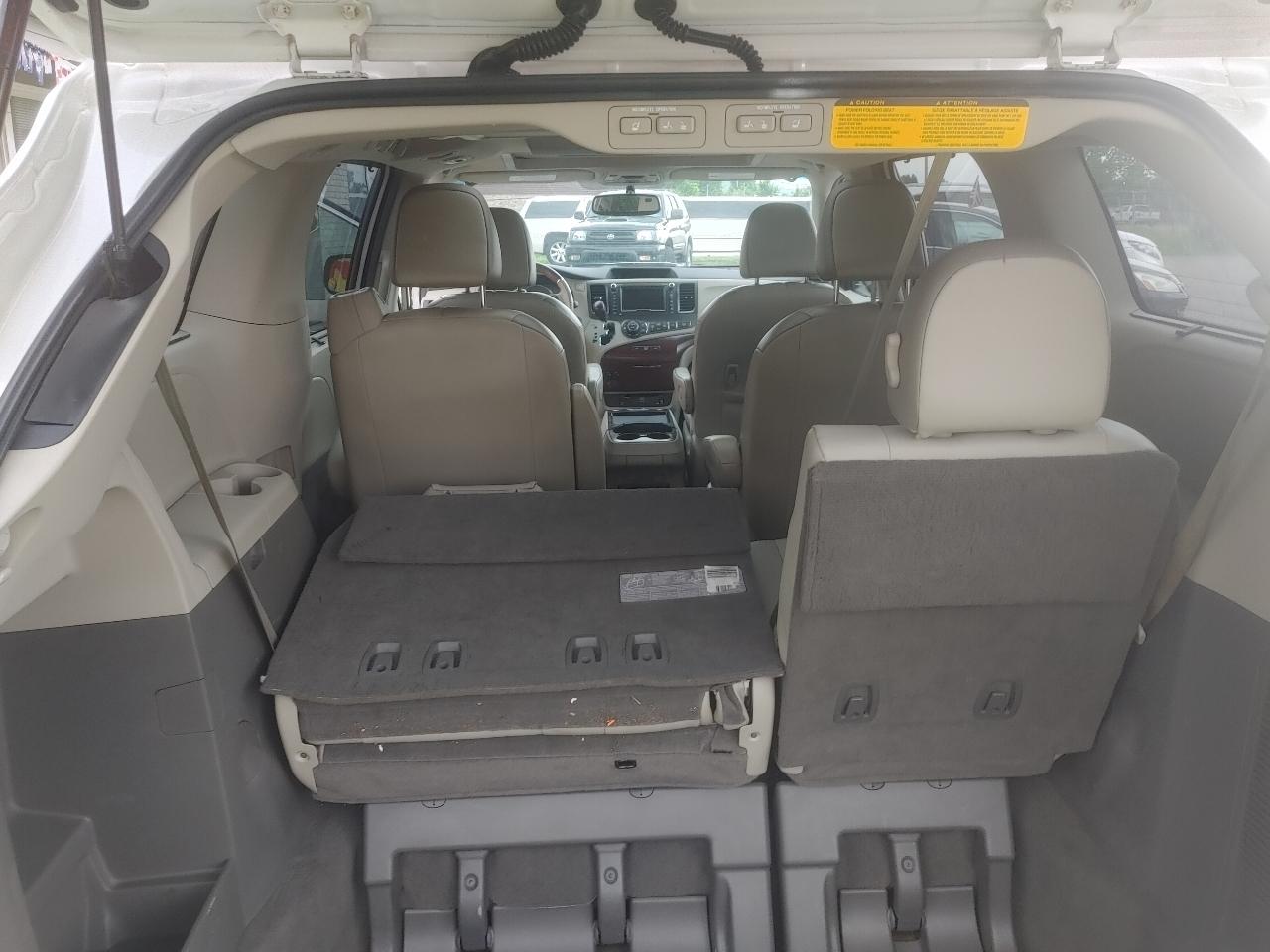 Toyota Sienna Limited 7-Pass V6 2011