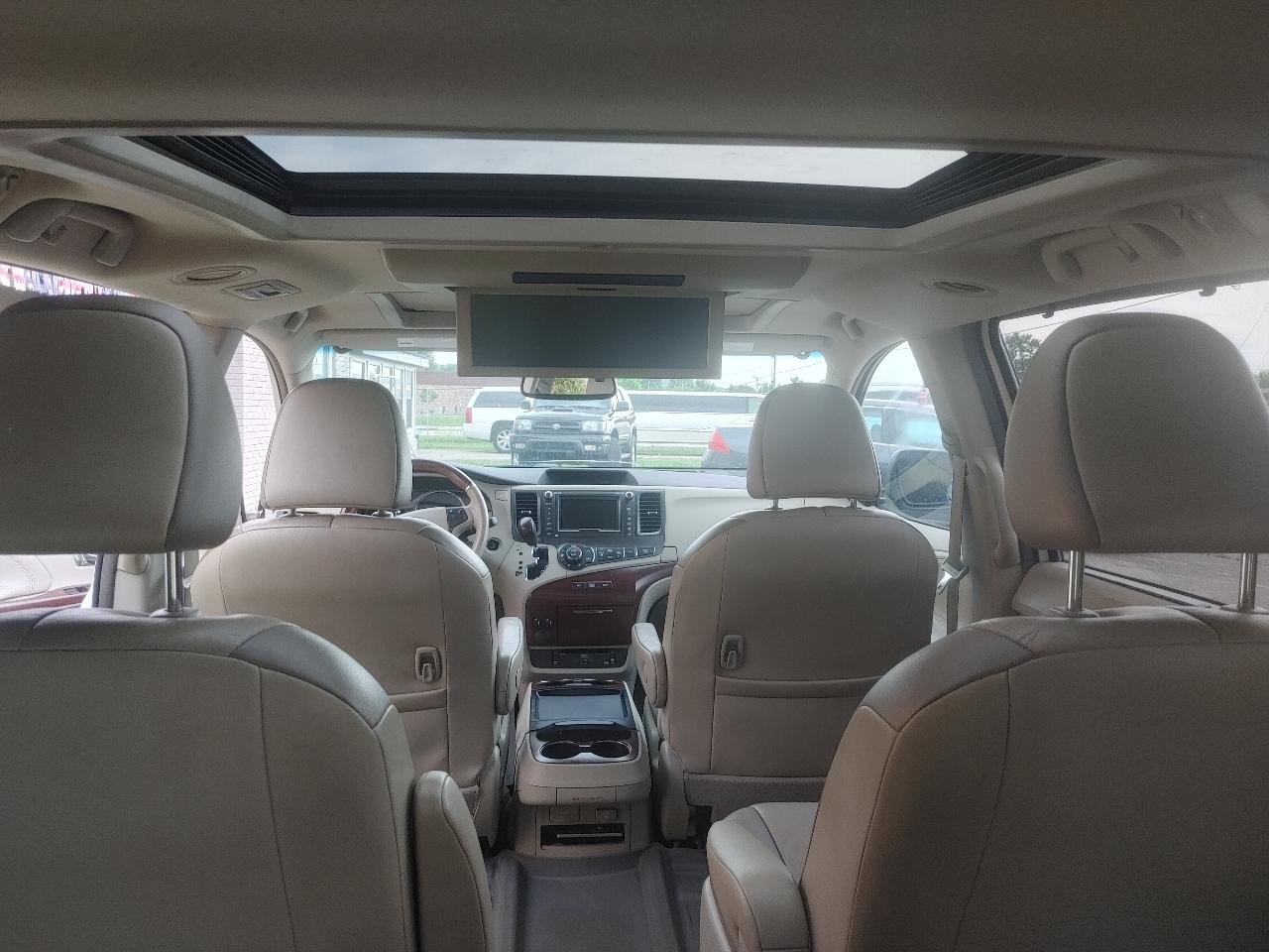 Toyota Sienna Limited 7-Pass V6 2011
