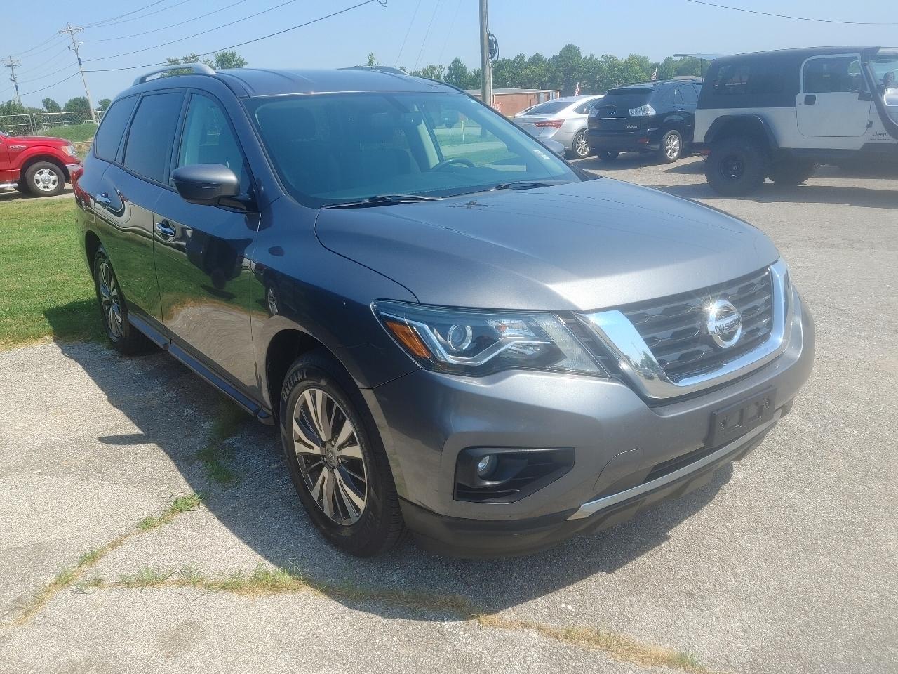 Nissan Pathfinder SV 4WD 2019