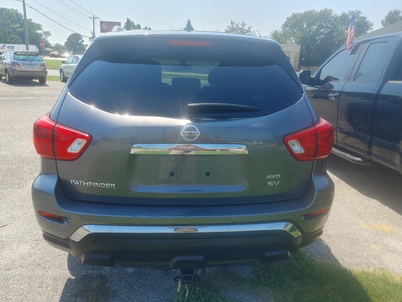 Nissan Pathfinder SV 4WD 2019