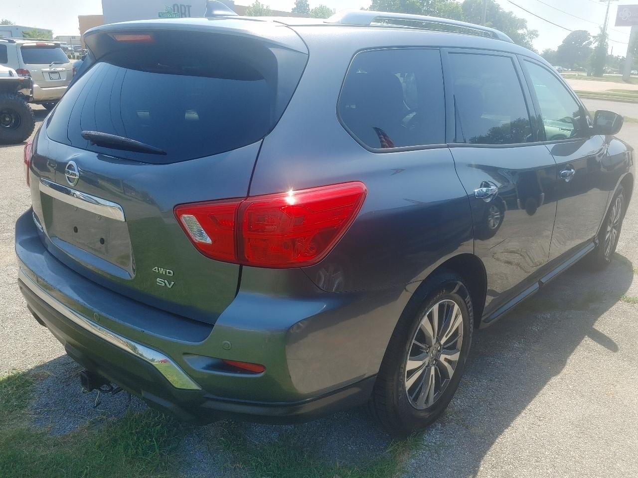 Nissan Pathfinder SV 4WD 2019