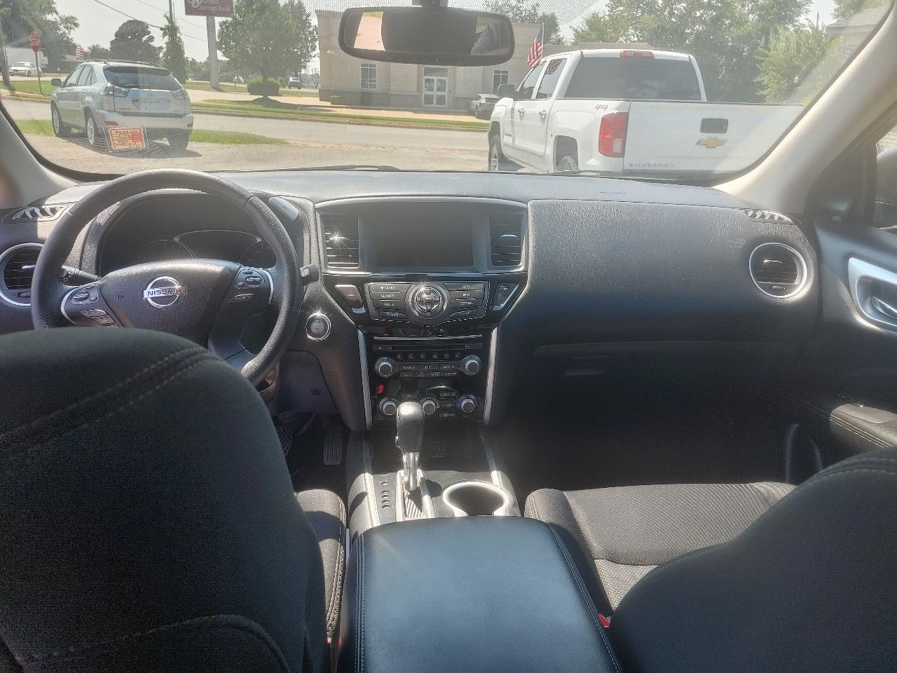 Nissan Pathfinder SV 4WD 2019