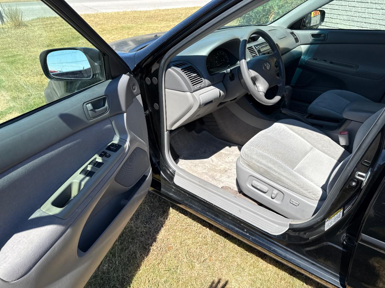 Toyota Camry LE  2004