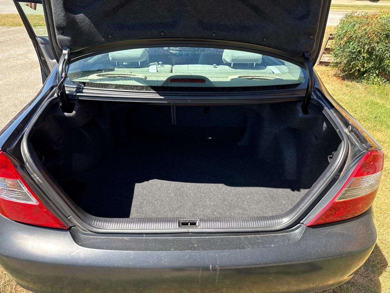 Toyota Camry LE  2004