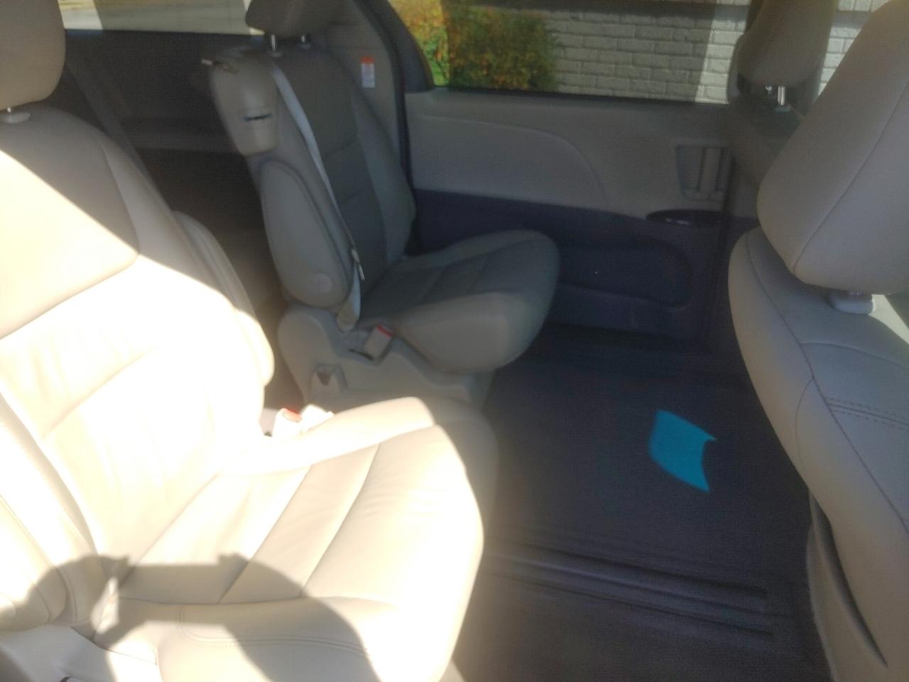 Toyota Sienna Limited Premium 7-Passenger 2017