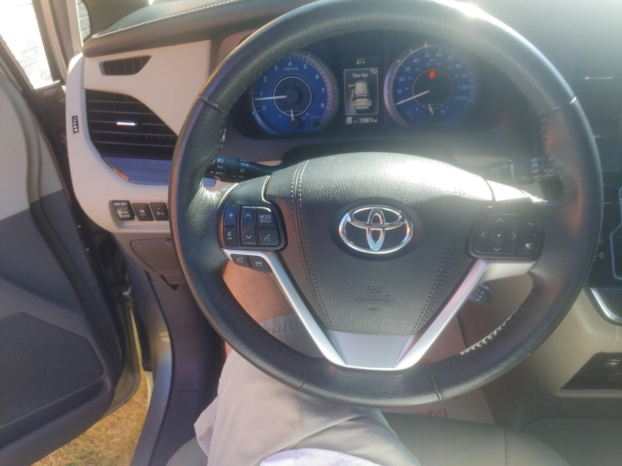 Toyota Sienna Limited Premium 7-Passenger 2017