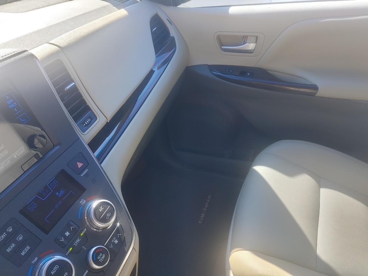 Toyota Sienna Limited Premium 7-Passenger 2017