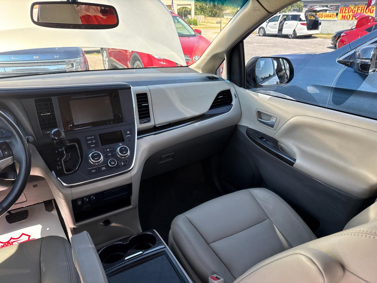 Toyota Sienna Limited Premium 7-Passenger 2017