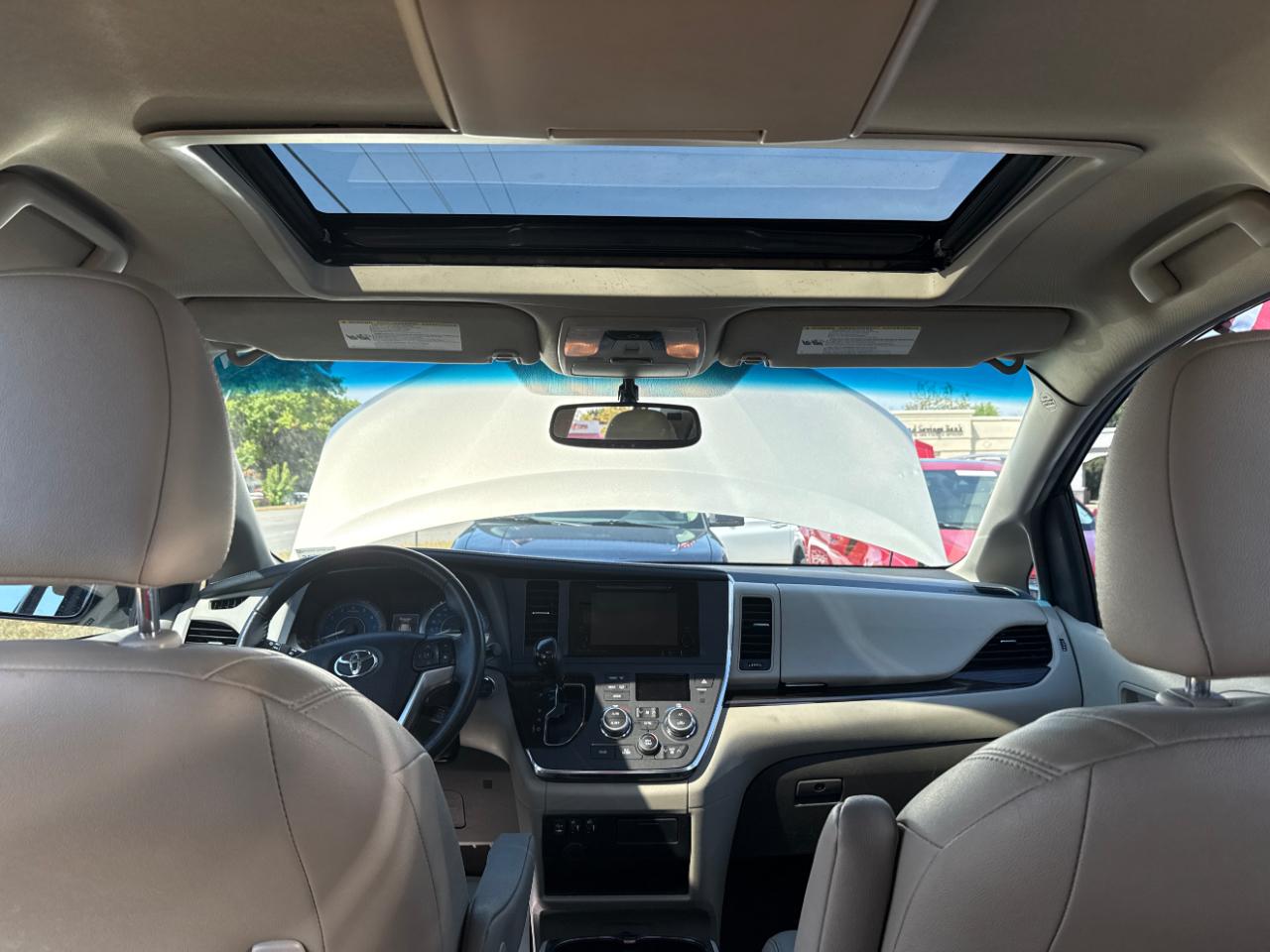 Toyota Sienna Limited Premium 7-Passenger 2017