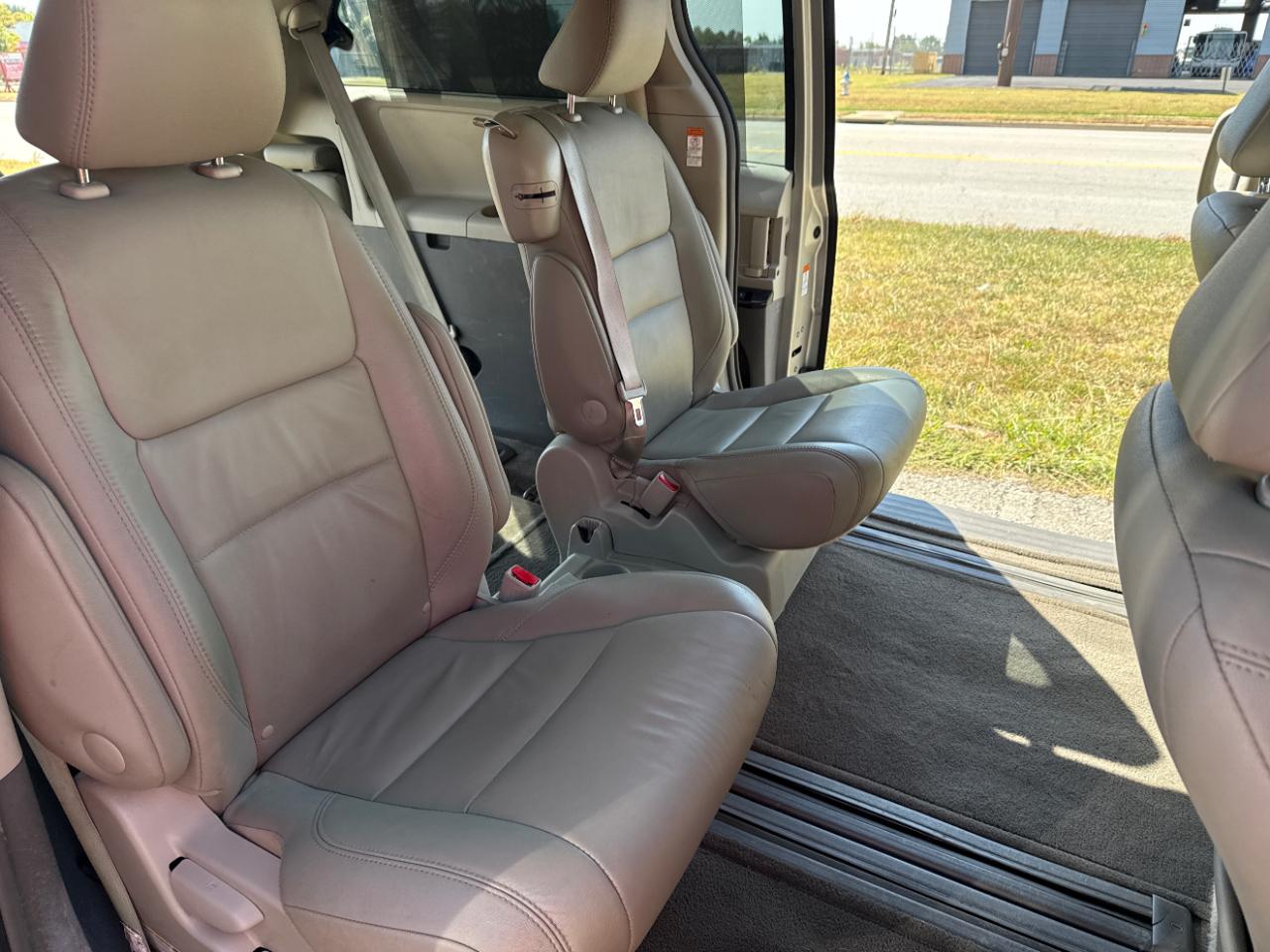 Toyota Sienna Limited Premium 7-Passenger 2017