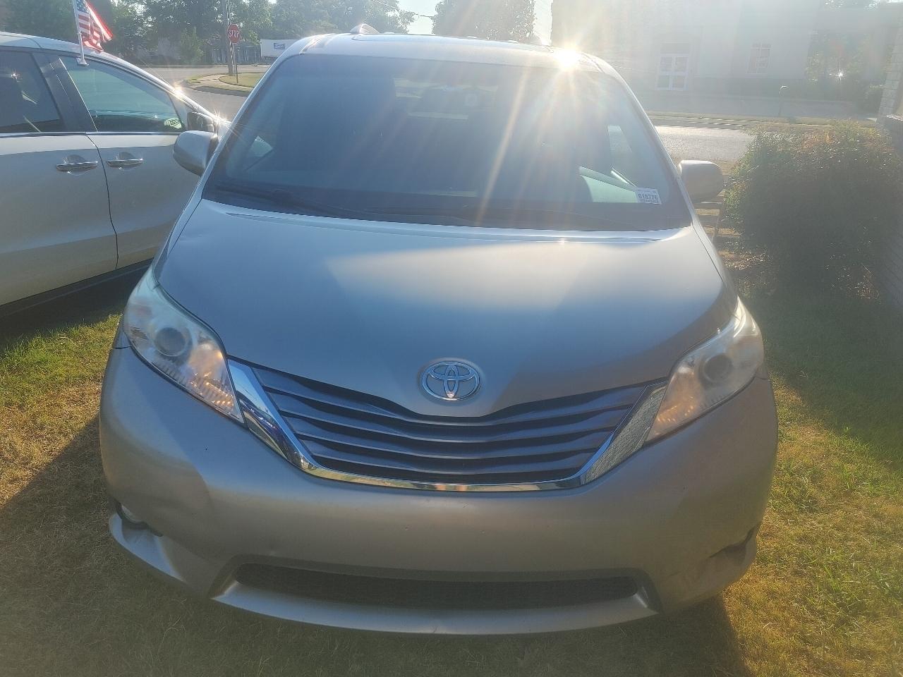 Toyota Sienna Limited Premium 7-Passenger 2017