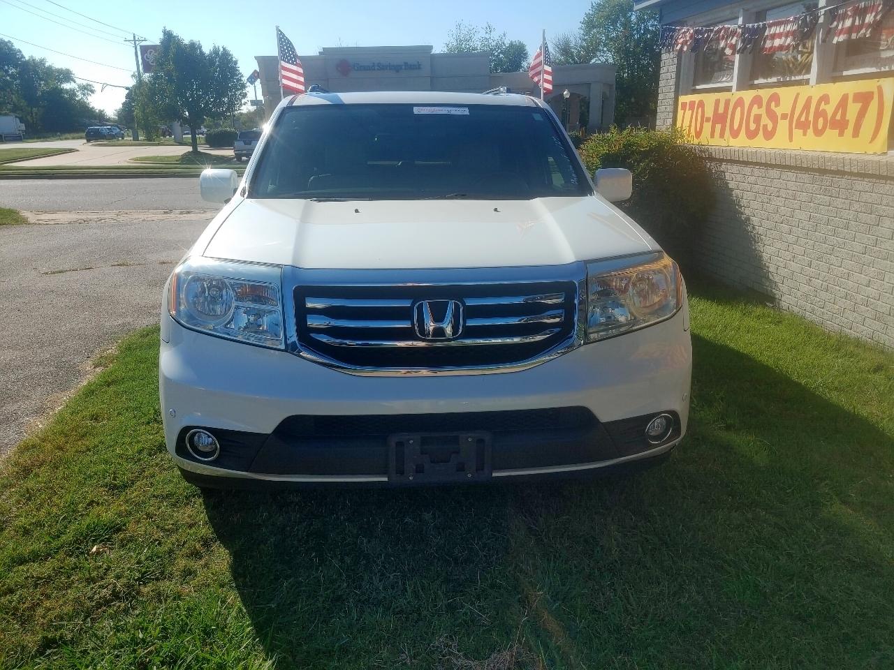 Honda Pilot Touring 4WD 5-Spd AT with DVD 2013