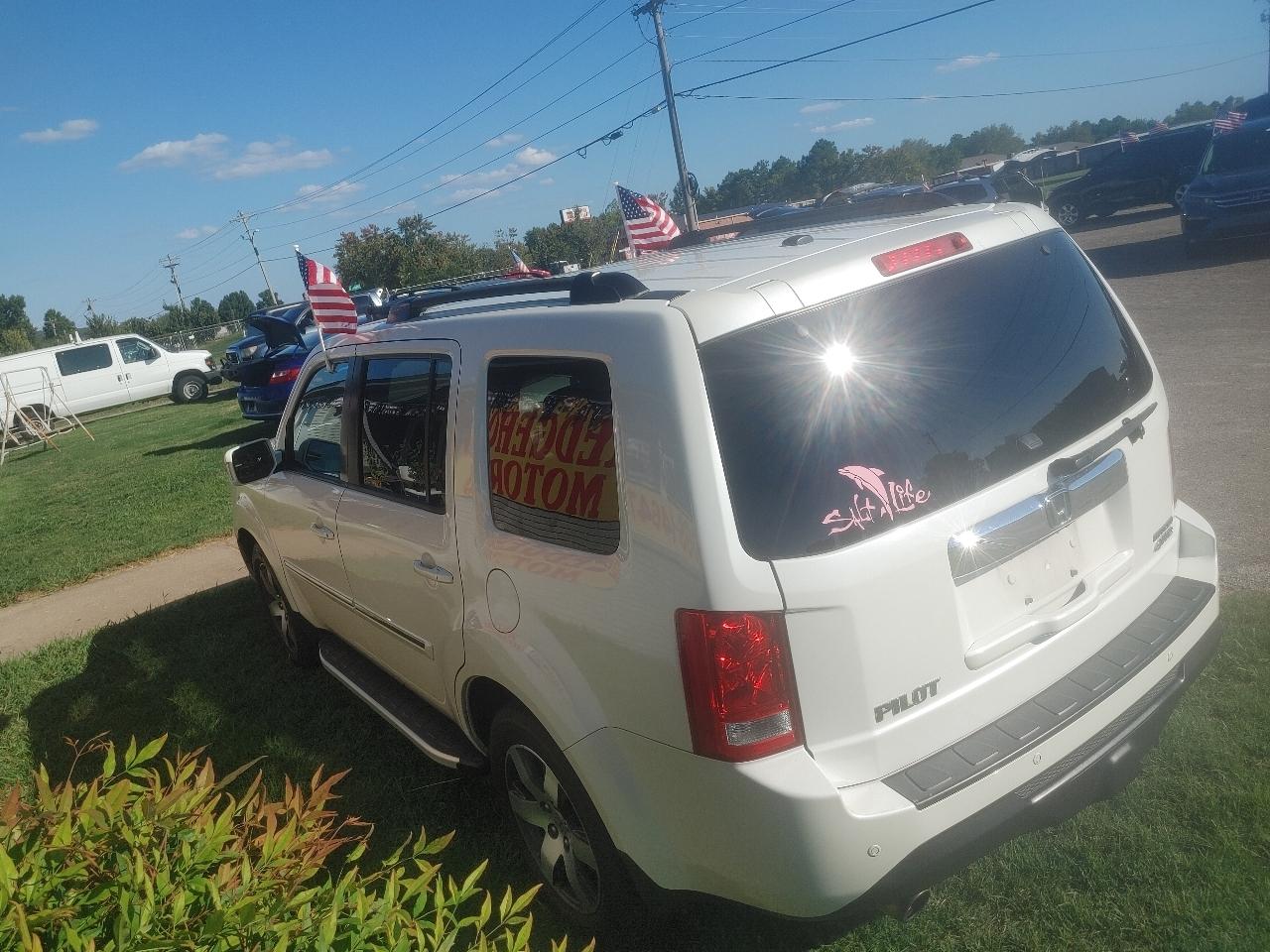 Honda Pilot Touring 4WD 5-Spd AT with DVD 2013