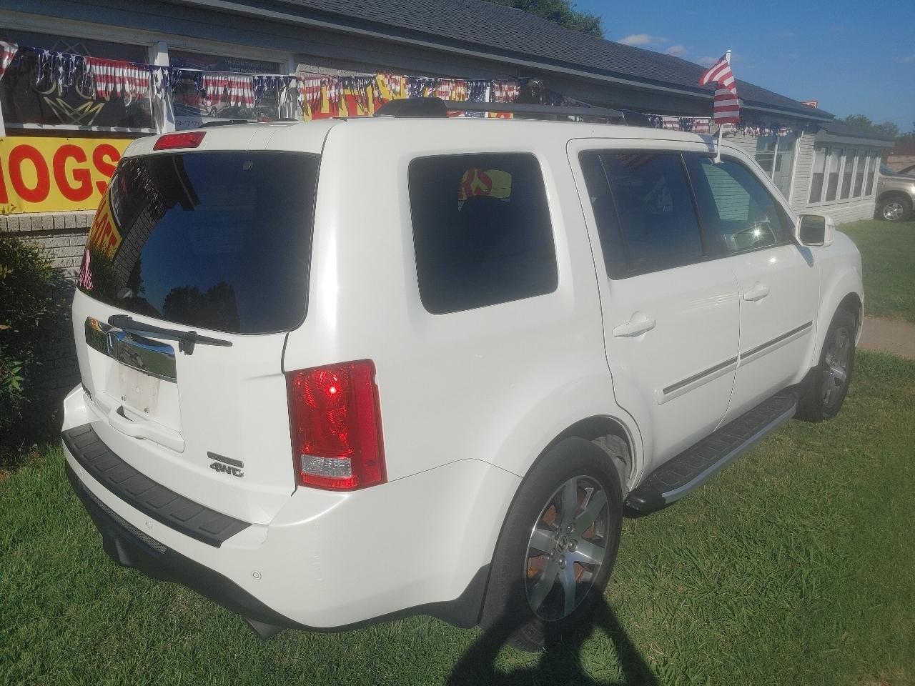 Honda Pilot Touring 4WD 5-Spd AT with DVD 2013
