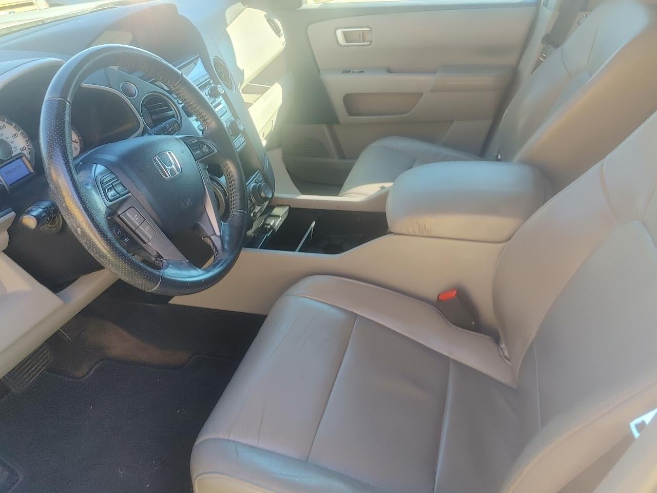 Honda Pilot Touring 4WD 5-Spd AT with DVD 2013