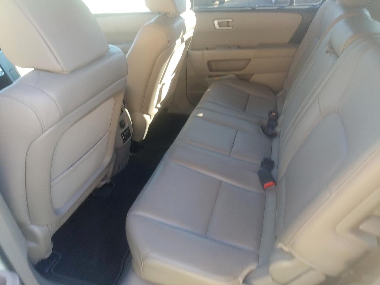 Honda Pilot Touring 4WD 5-Spd AT with DVD 2013