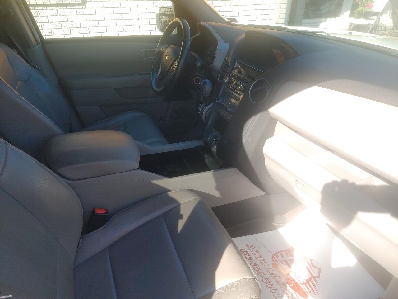 Honda Pilot Touring 4WD 5-Spd AT with DVD 2013