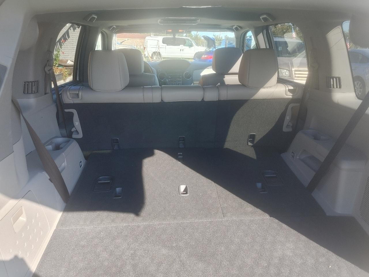 Honda Pilot Touring 4WD 5-Spd AT with DVD 2013
