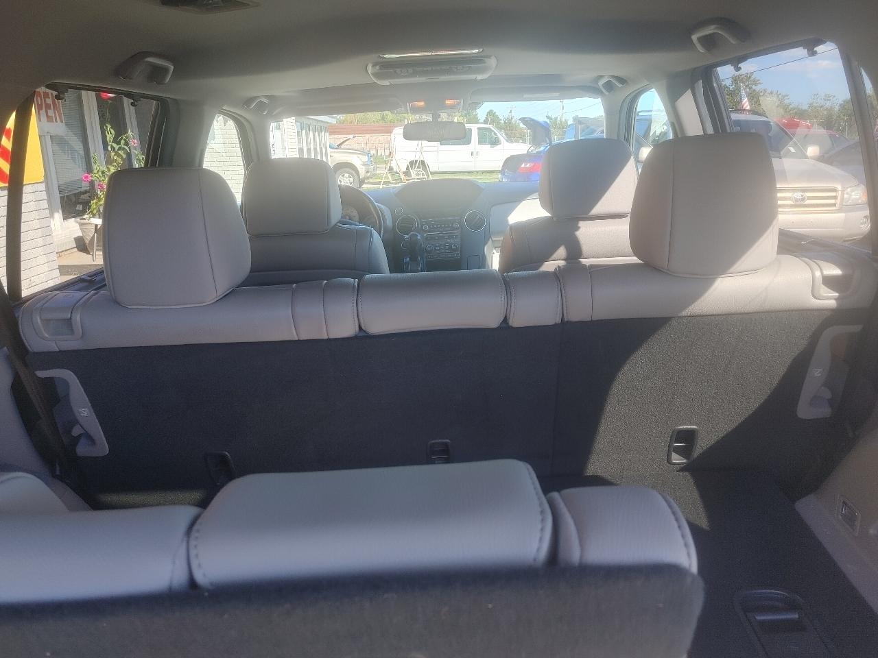 Honda Pilot Touring 4WD 5-Spd AT with DVD 2013