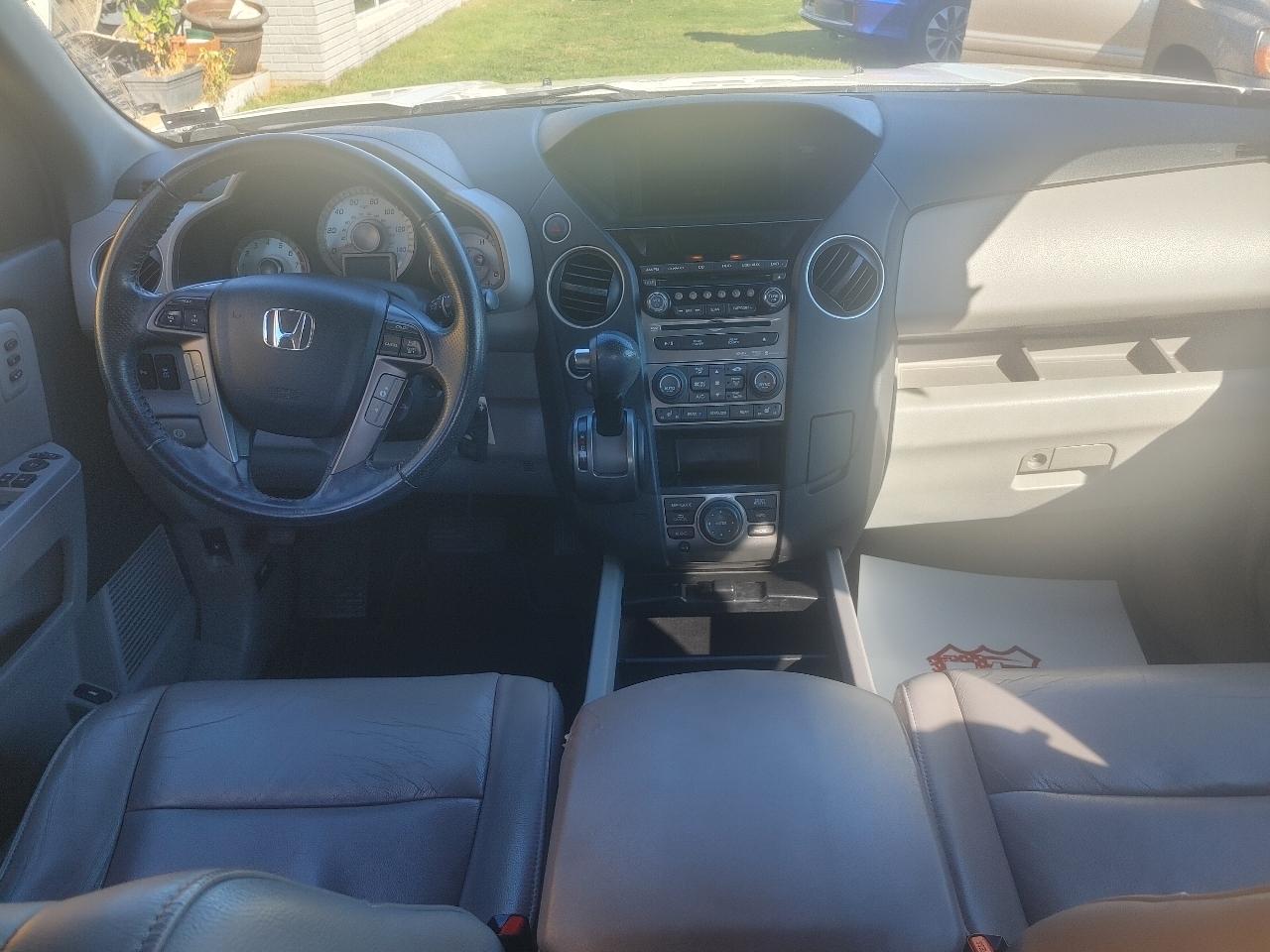 Honda Pilot Touring 4WD 5-Spd AT with DVD 2013