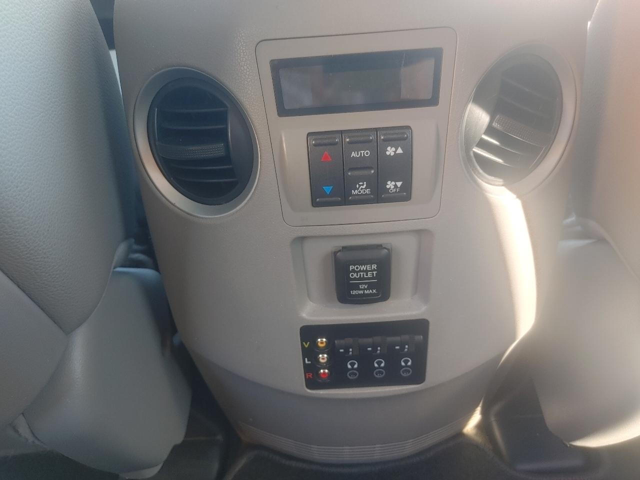 Honda Pilot Touring 4WD 5-Spd AT with DVD 2013