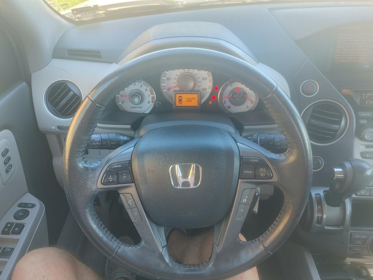 Honda Pilot Touring 4WD 5-Spd AT with DVD 2013
