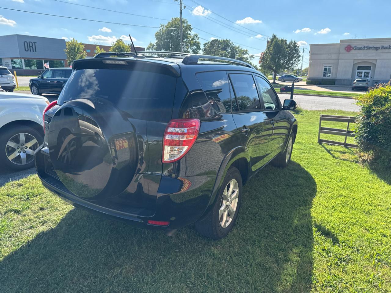 Toyota RAV4 Limited V6 2WD 2010