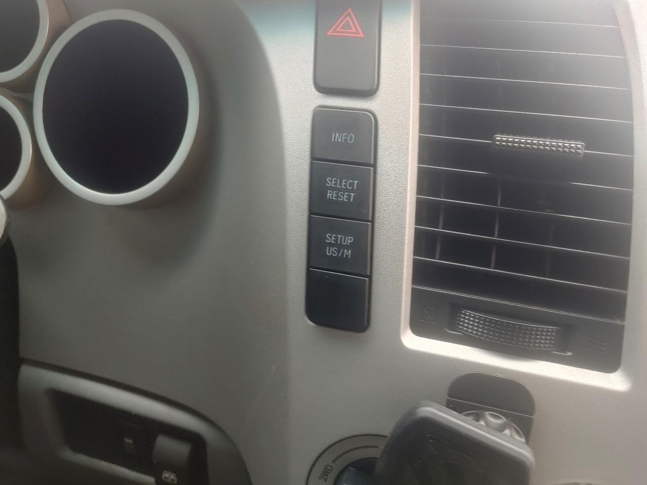 Toyota Tundra SR5 CrewMax 5.7L 4WD 2008