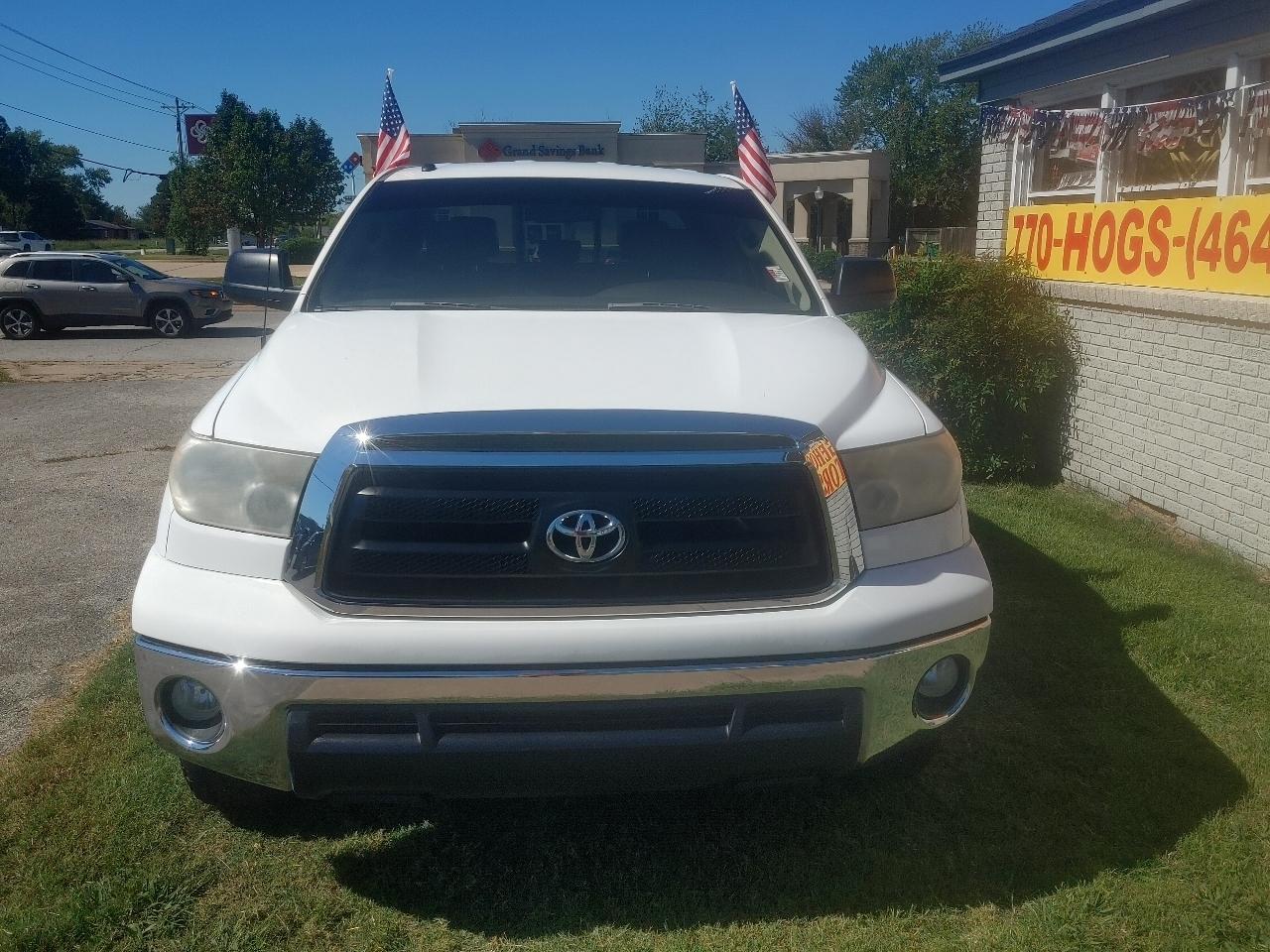 Toyota Tundra Tundra-Grade 5.7L Double Cab 2WD 2010