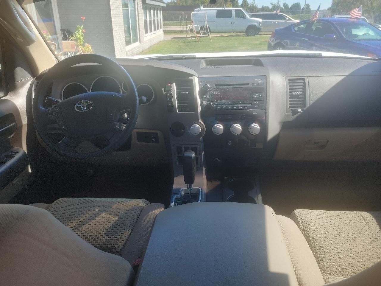 Toyota Tundra Tundra-Grade 5.7L Double Cab 2WD 2010