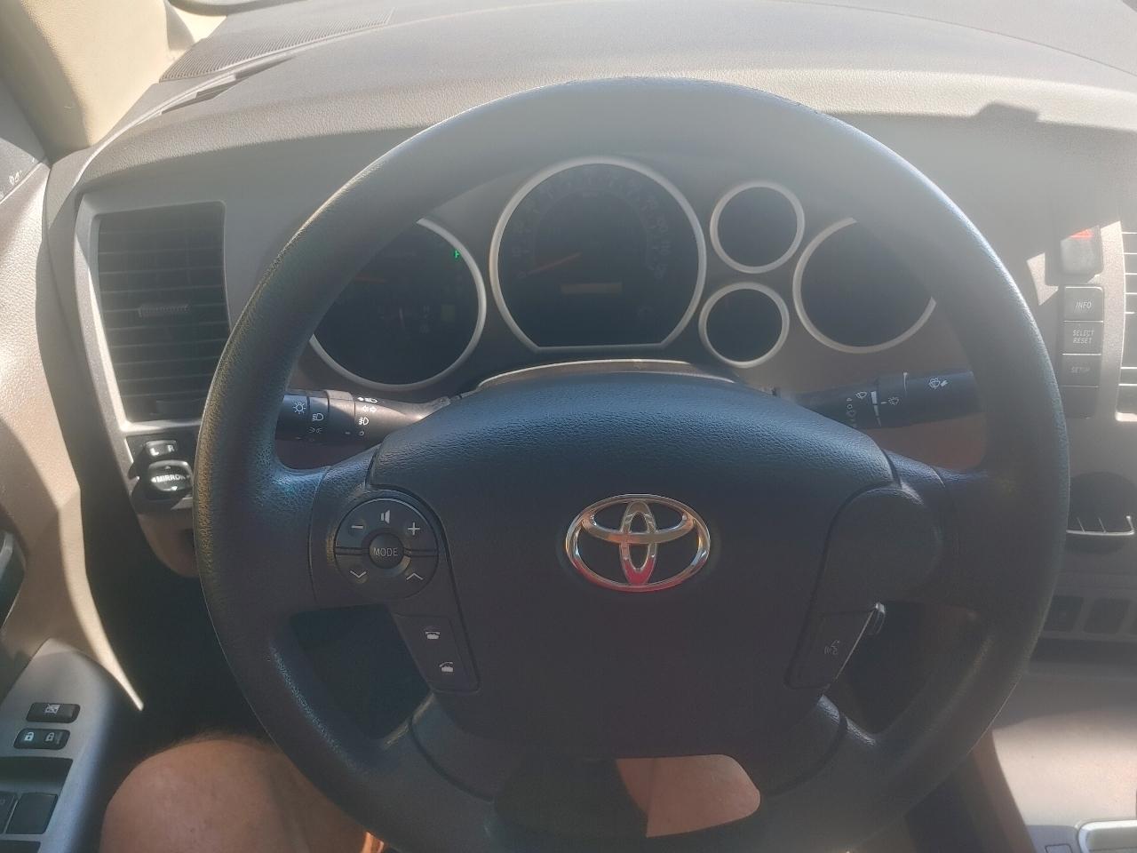 Toyota Tundra Tundra-Grade 5.7L Double Cab 2WD 2010