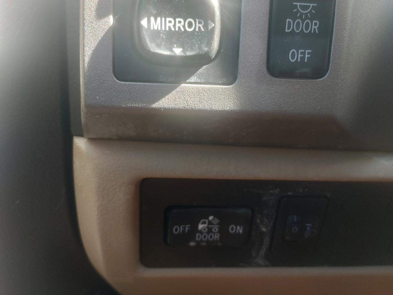 Toyota Tundra Tundra-Grade 5.7L Double Cab 2WD 2010